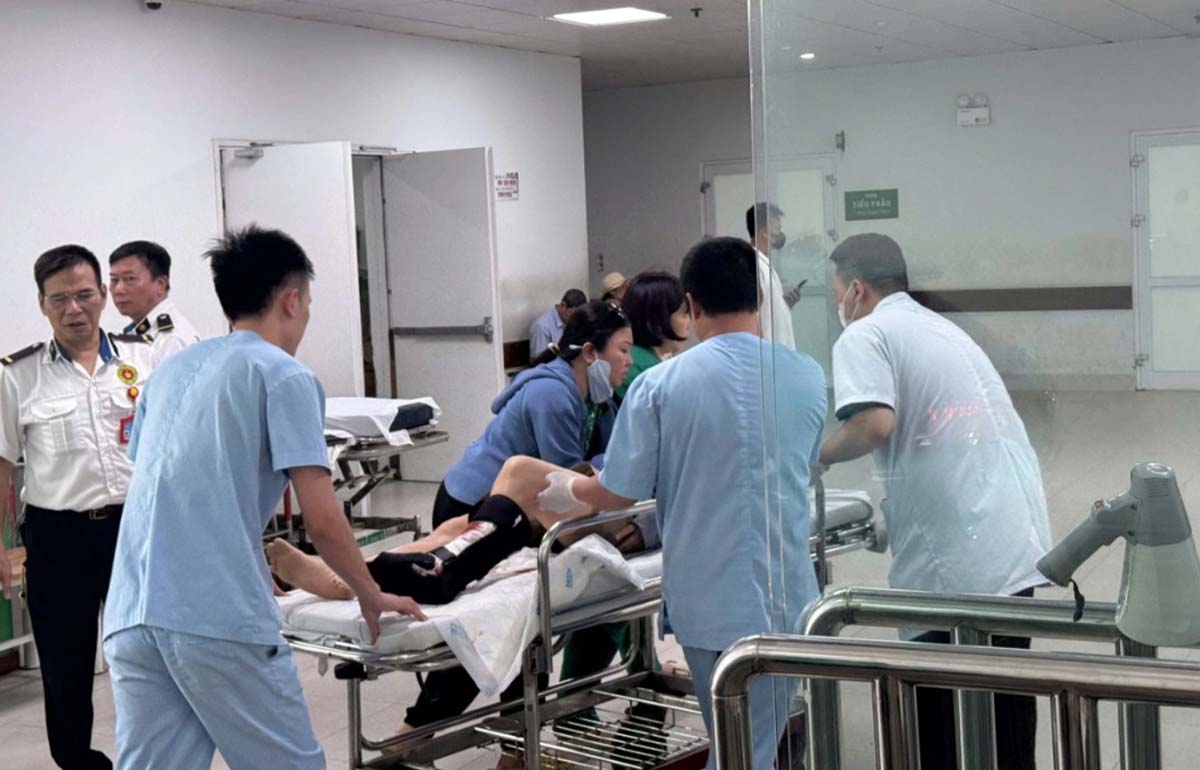 Nạn nhân được đưa đến bệnh viện cấp cứu kịp thời