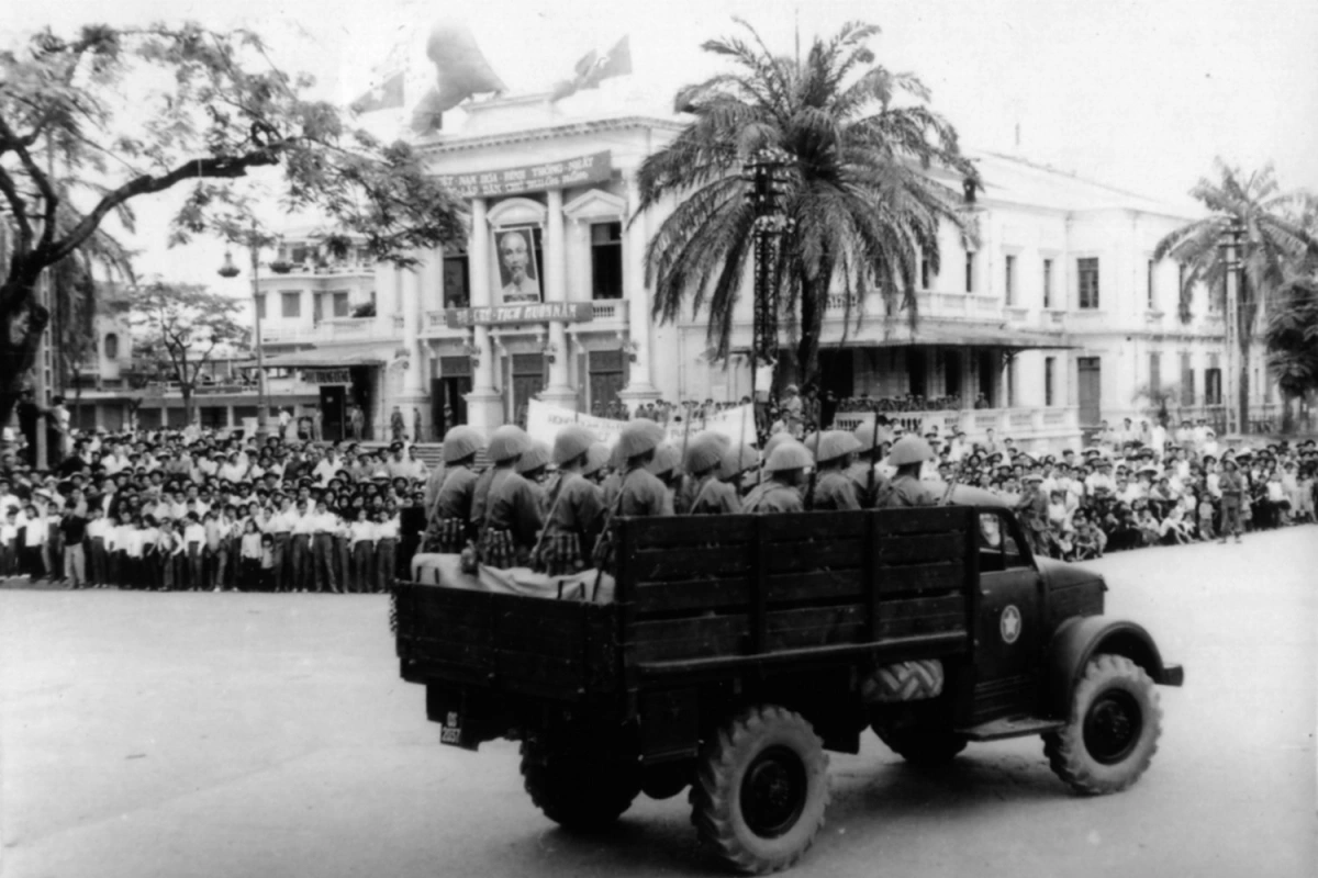 Không khí ngày giải phóng Hải Phòng 13/5/1955 (Ảnh tư liệu)