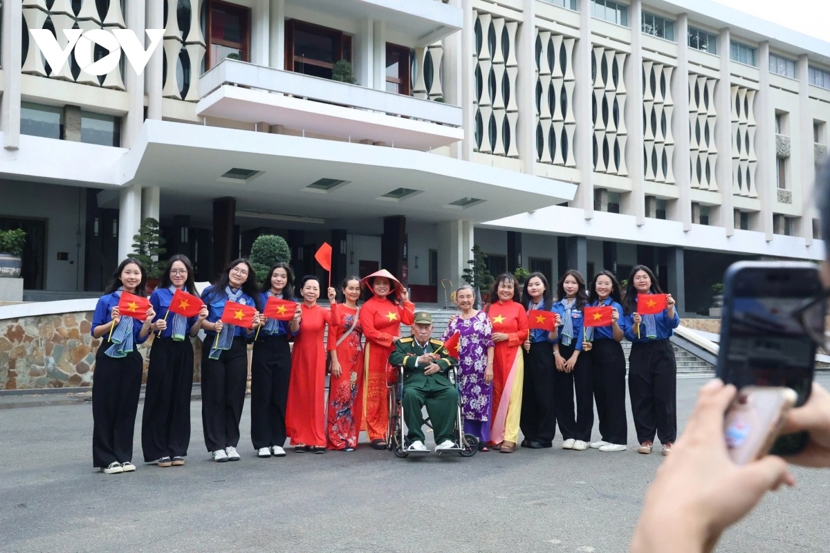 Đông đảo du khách đã đến TP.HCM nhân dịp kỷ niệm 50 năm Ngày Giải phóng miền Nam, thống nhất đất nước. (Ảnh: Tỷ Huỳnh)