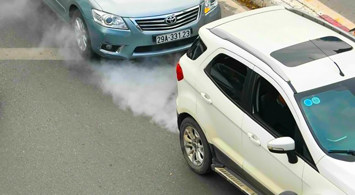 Theo các chuyên gia, nhiên liệu kém chất lượng là nguyên nhân chính làm tăng khí thải độc hại của phương tiện giao thông. Để kiểm soát được khí thải phương tiện giao thông, kiểm soát chất lượng nhiên liệu rất quan trọng.
