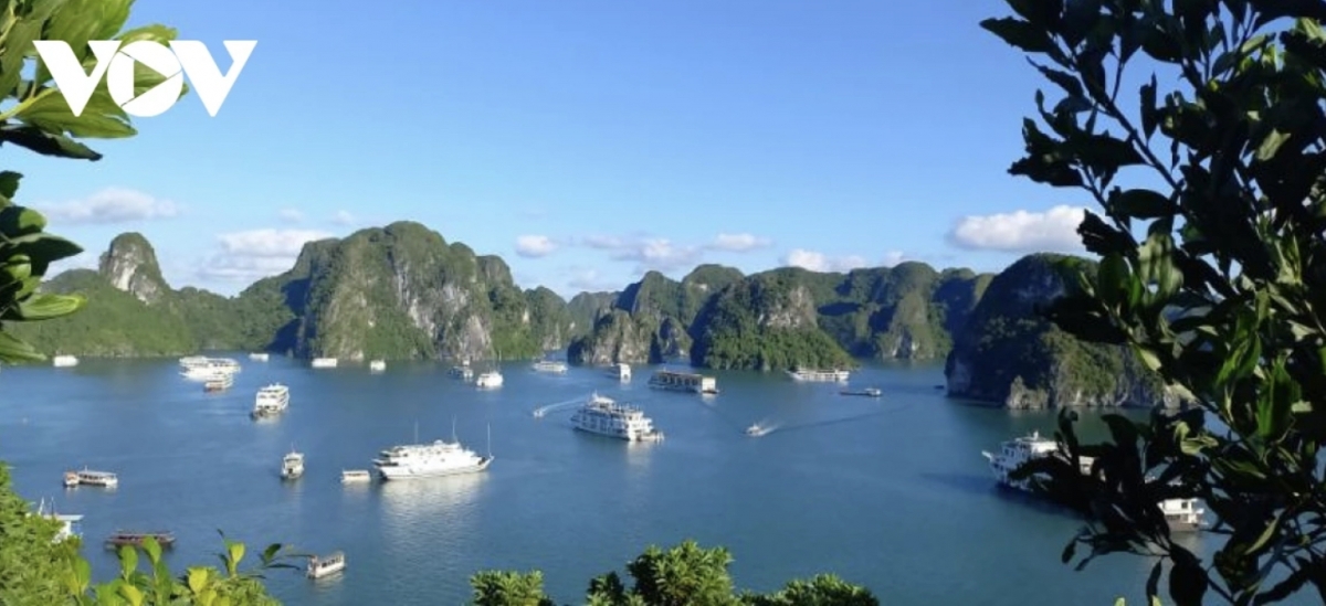  A breathtaking view of Ha Long Bay