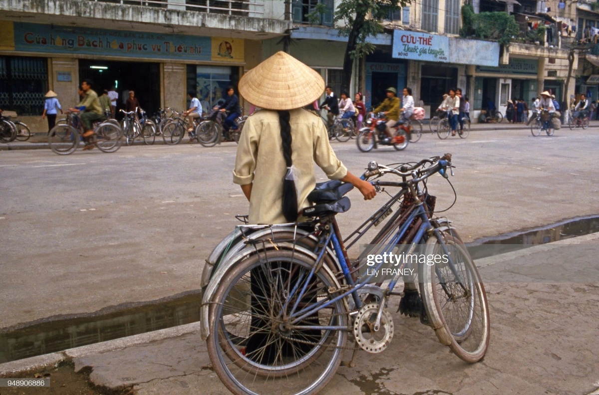 Ảnh chụp về Hà Nội năm 1987 của nữ phóng viên Pháp Lily Franey 