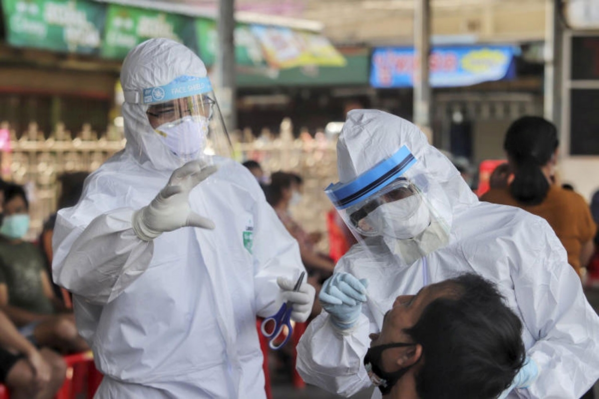 JN.1 và XEC là 2 biến thể đang đứng đâu làn sóng COVID-19 mới ở châu Á. Ảnh: Bangkok Post