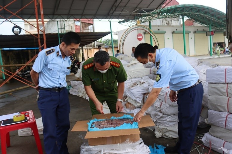 Thủ tướng chỉ đạo mở đợt cao điểm đấu tranh ngăn chặn, đẩy lùi tình trạng buôn lậu, gian lận thương mại