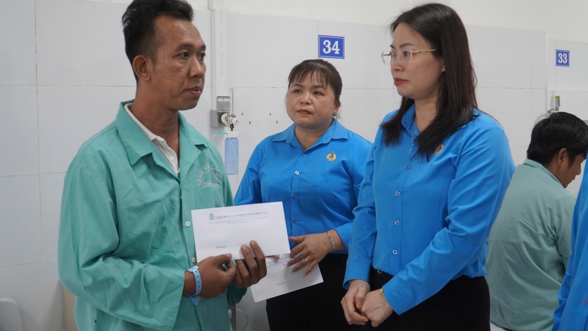 Công đoàn các cấp tỉnh Đồng Nai thăm hỏi, hỗ trợ các nạn nhân (Ảnh: H.A.C)