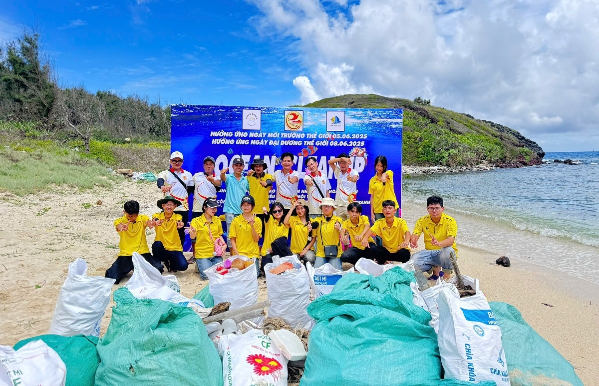 Đây cũng là hoạt động thiết thực hưởng ứng Ngày Môi trường Thế giới (5/6) và Ngày Đại dương Thế giới (8/6) (Ảnh: M.P)