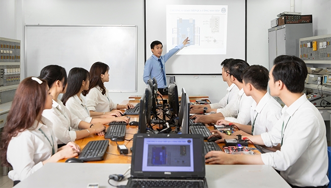 Các trường đồng loạt tăng học phí ngành Công nghệ thông tin