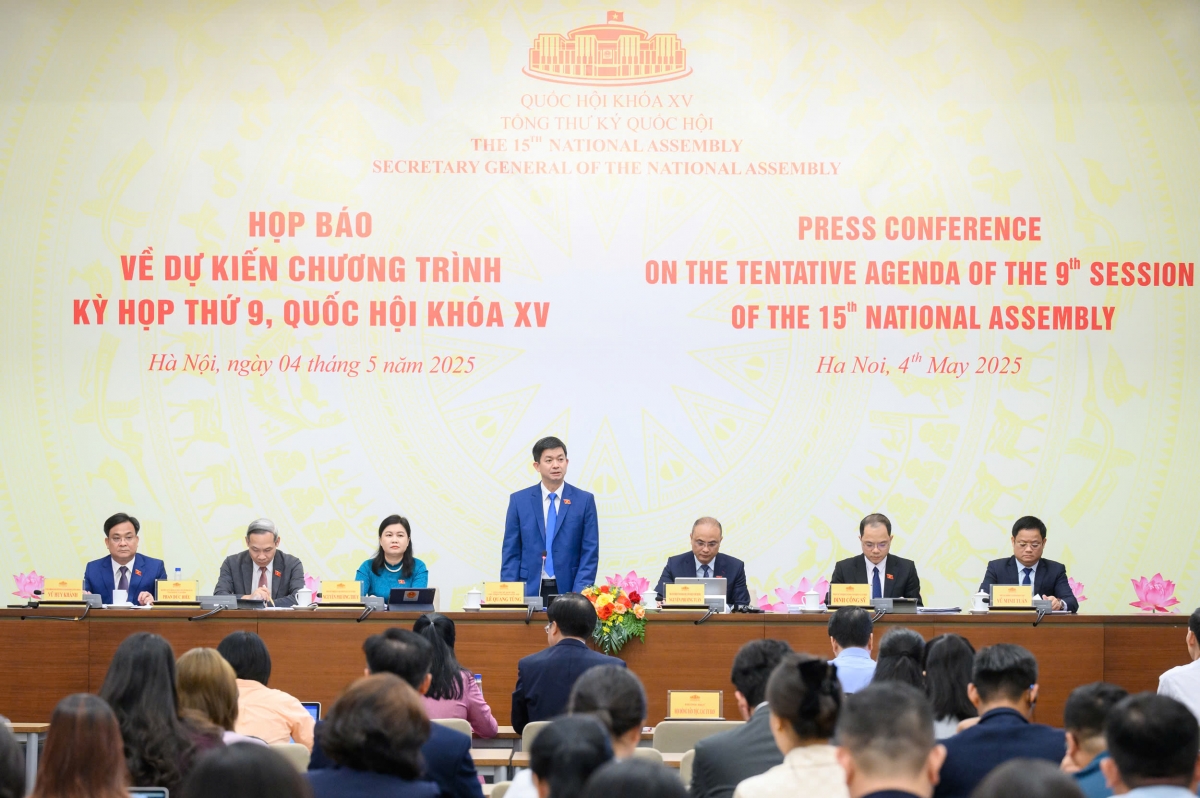 Chủ nhiệm Văn phòng Quốc hội Lê Quang Tùng chủ trì cuộc họp báo quốc tế chiều 4/5 về dự kiến chương trình Kỳ họp thứ 9, Quốc hội khóa XV. (Ảnh: Media Quốc hội)