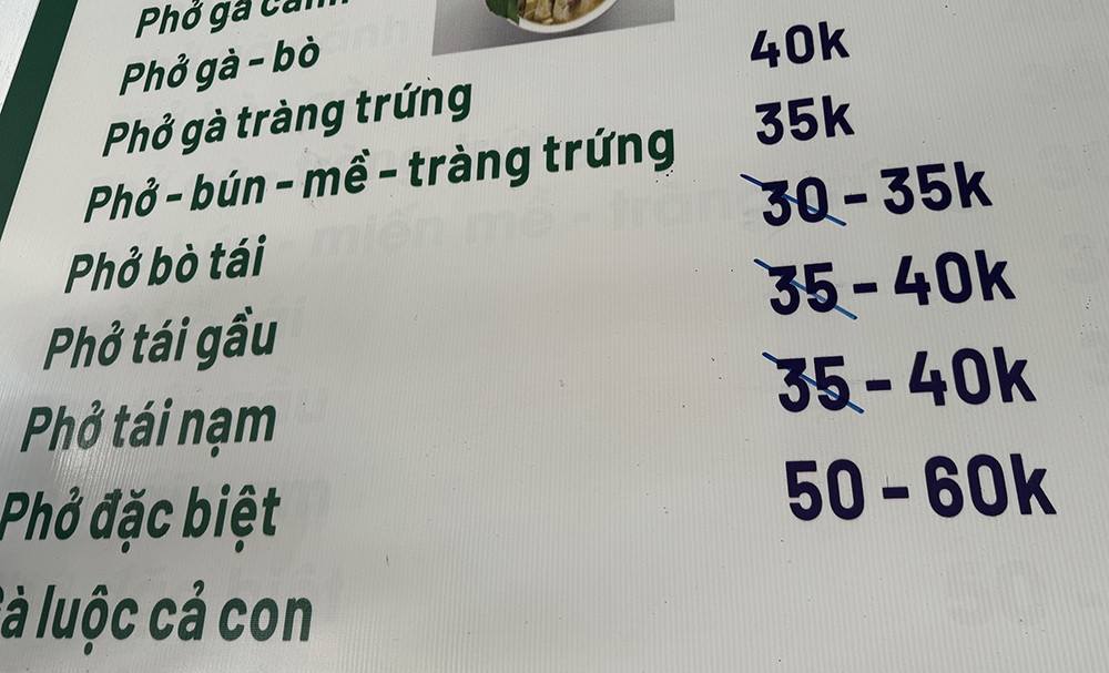 Quán phở tăng giá. Ảnh: D.Anh