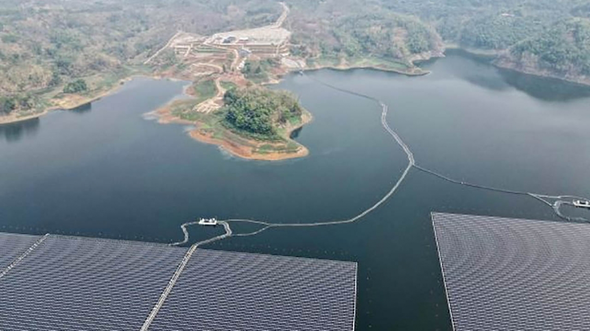 Nhà máy điện mặt trời nổi Cirata ở Tây Java, Indonesia (Jakarta Post)