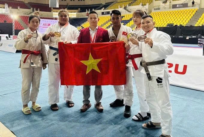 Vietnamese fighters win two gold medals on opening day of Asian jujitsu championships. (Photo: sggp.org.vn)