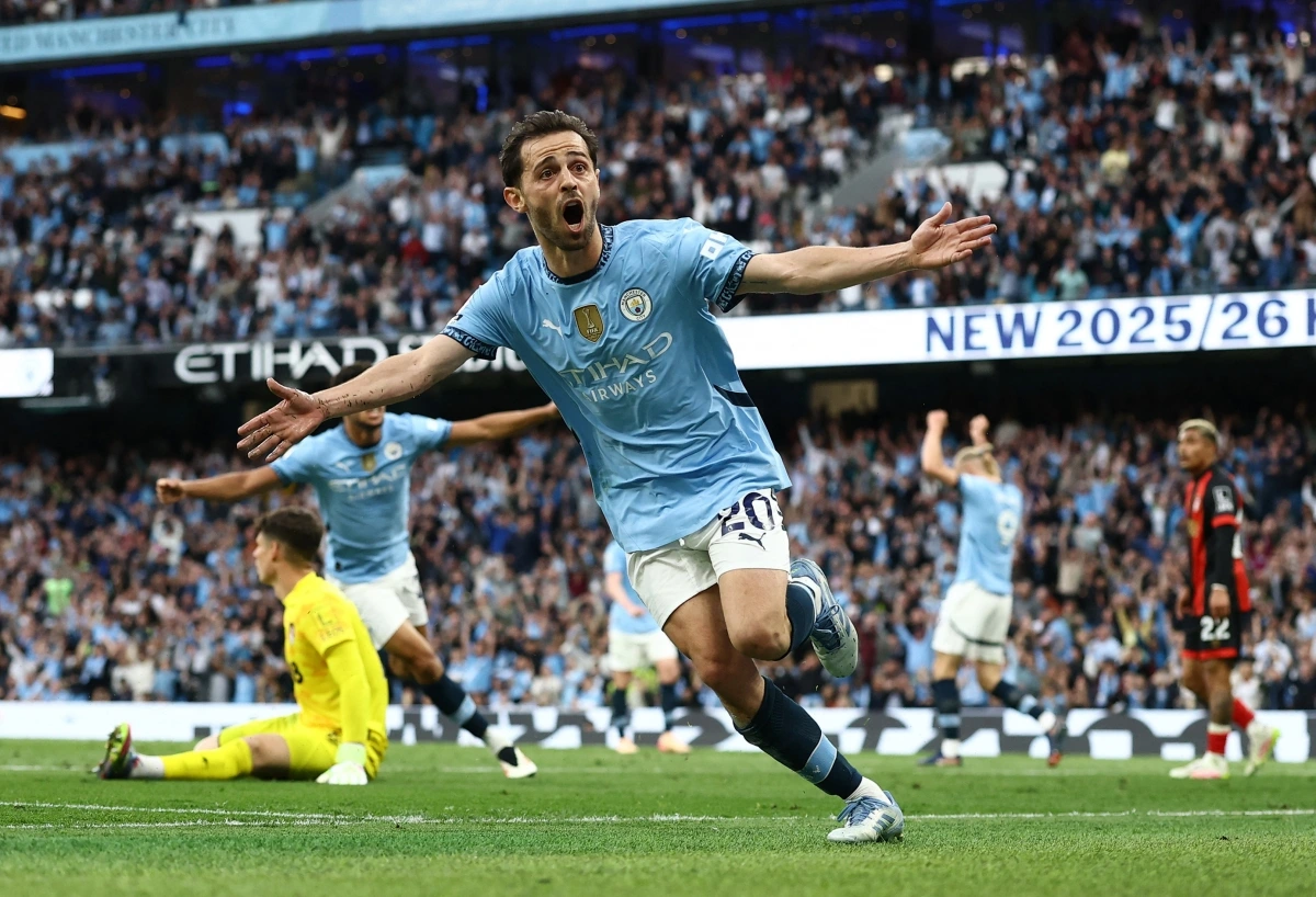 Man City dẫn trước đối thủ 2-0 trong hiệp 1 (Ảnh: Reuters).