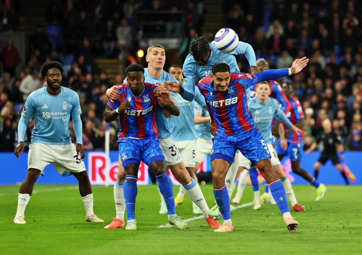 Nottingham và Crystal Palace tạo ra thế trận giằng co hấp dẫn trong hiệp thi đấu thứ nhất. (Ảnh: Reuters)