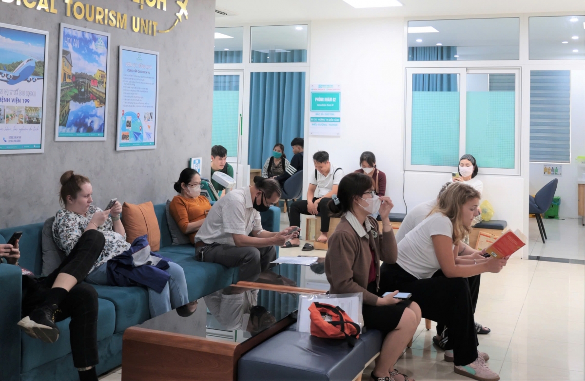 Khách du lịch nước ngoài đến khám, chữa bệnh tại Bệnh viện 199