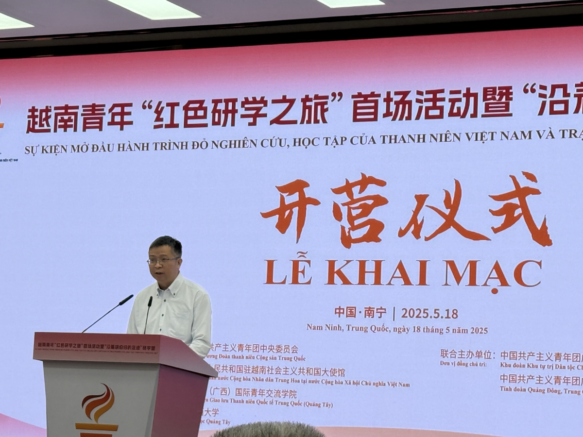 Đại sứ Phạm Thanh Bình phát biểu tại Lễ khai mạc. (Ảnh do Đại sứ quán cung cấp)