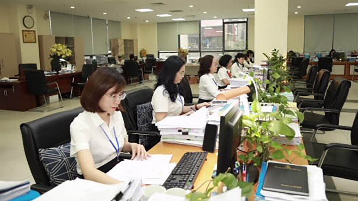 Hoạt động giao dịch tại Kho bạc Nhà nước khu vực I thông qua Dịch vụ công trực tuyến. Ảnh: KBNN