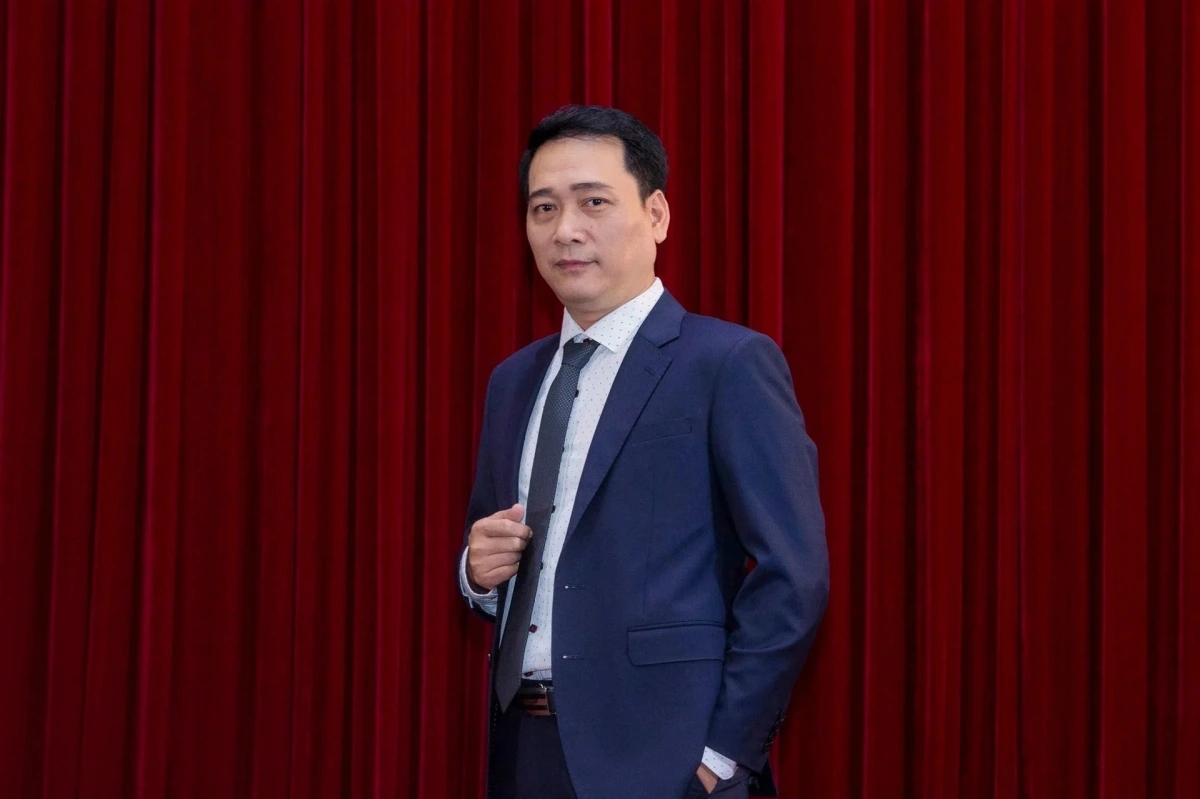 NSƯT Kiều Minh Hiếu chính thức thay NSND Xuân Bắc làm Giám đốc Nhà hát Kịch Việt Nam. NSƯT Kiều Minh Hiếu nắm quyền điều hành Nhà hát Kịch Việt Nam sau khi NSND Xuân Bắc được bổ nhiệm làm Cục trưởng Cục Nghệ thuật biểu diễn. Gần 1 năm qua, anh điều hành Nhà hát Kịch Việt Nam mà không có bất cứ Phó giám đốc nào hỗ trợ.