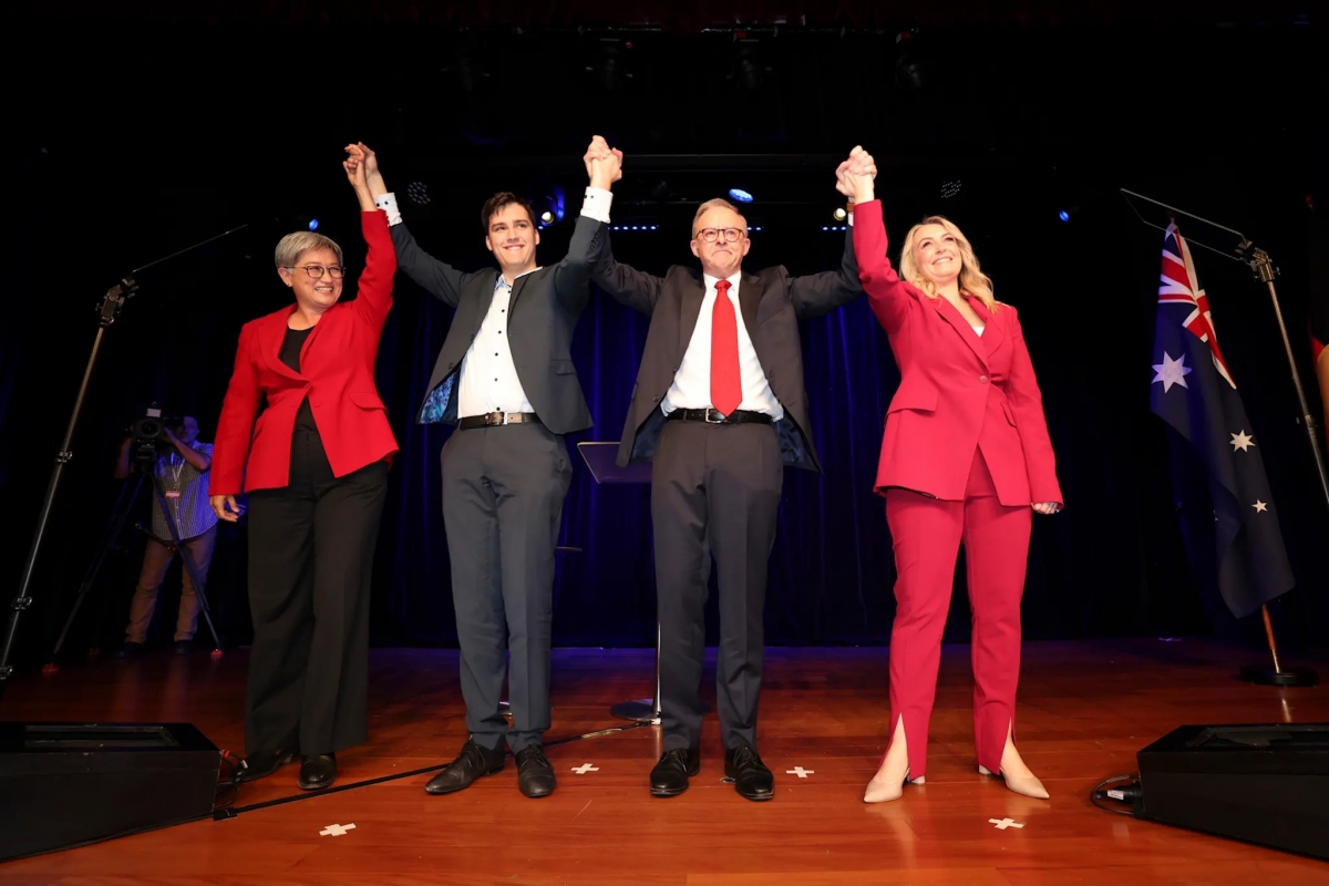 Lãnh đạo Công đảng, Thủ tướng Australia Anthony Albanese cùng ăn mừng chiến thắng với người thân. Nguồn: Alex Ellinghausen