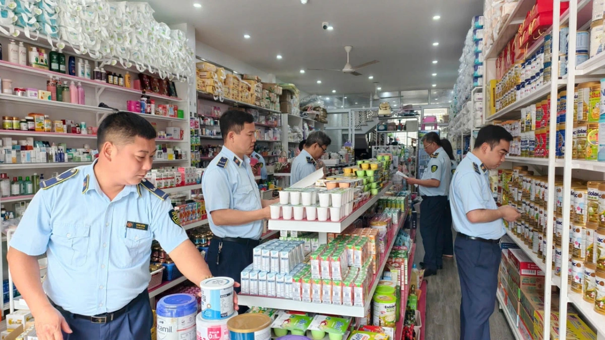 Đội QLTT số 05 kiểm tra, rà soát cơ sở kinh doanh tại huyện Bảo Thắng