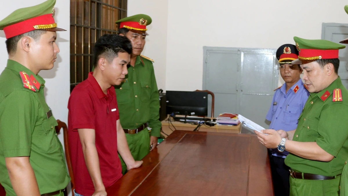 Cơ quan Cảnh sát điều tra Công an tỉnh Trà Vinh đọc quyết định bắt tạm giam Nhan Hải Duy
