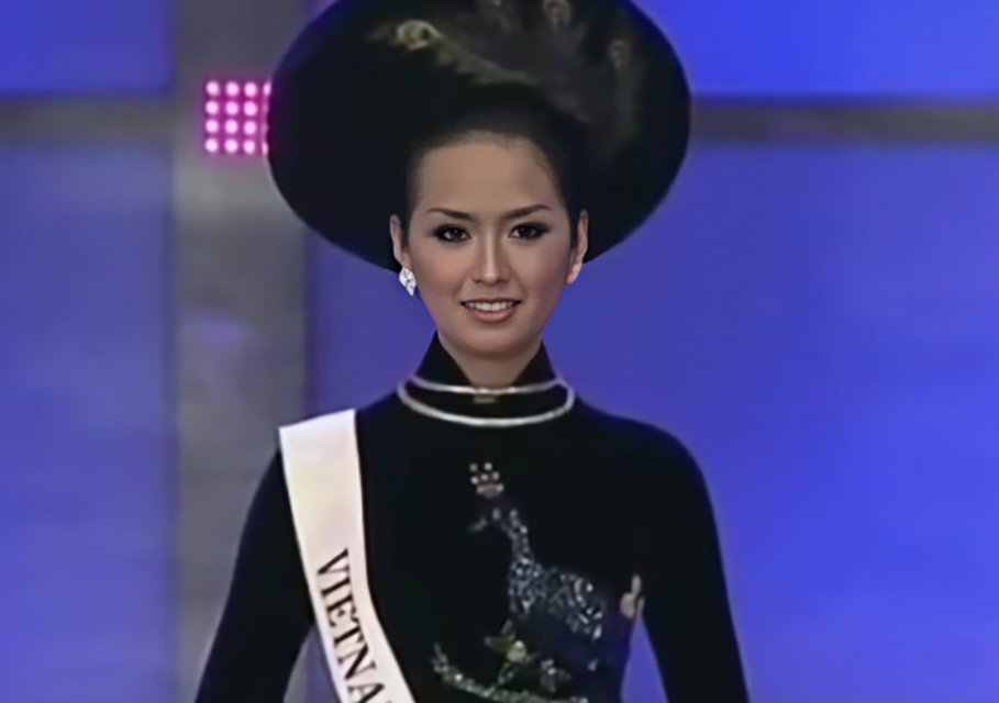 Mai Phương Thúy đăng quang Hoa hậu Việt Nam 2006. Sở hữu chiều cao nổi bật 1,79 m, cô được người hâm mộ đặt nhiều kỳ vọng khi trở thành đại diện Việt Nam tham gia cuộc thi Miss World 2006. Kết quả chung cuộc, Mai Phương Thúy đã giành được thành tích lọt top 17 Miss World 2006.