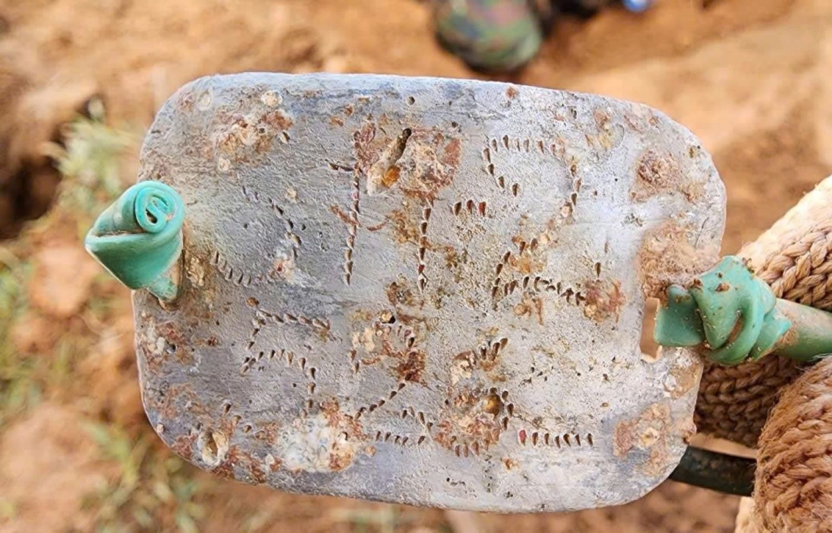 Mảnh nhôm khắc ký hiệu SH-2-526