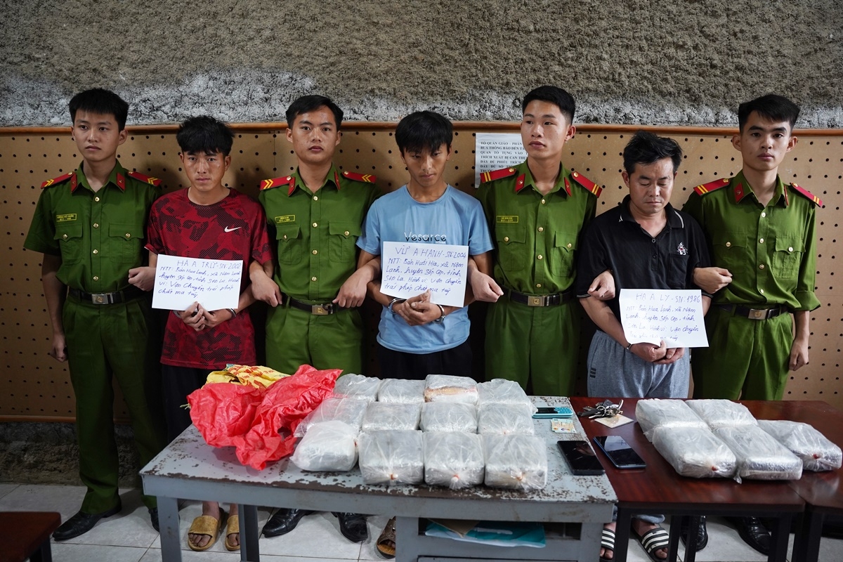 3 đối tượng bị bắt giữ cùng tang vật