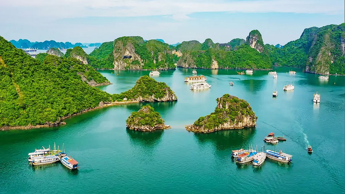 Mùa du lịch hè thực sự bắt đầu vào thời điểm học sinh các địa phương bắt đầu nghỉ hè.