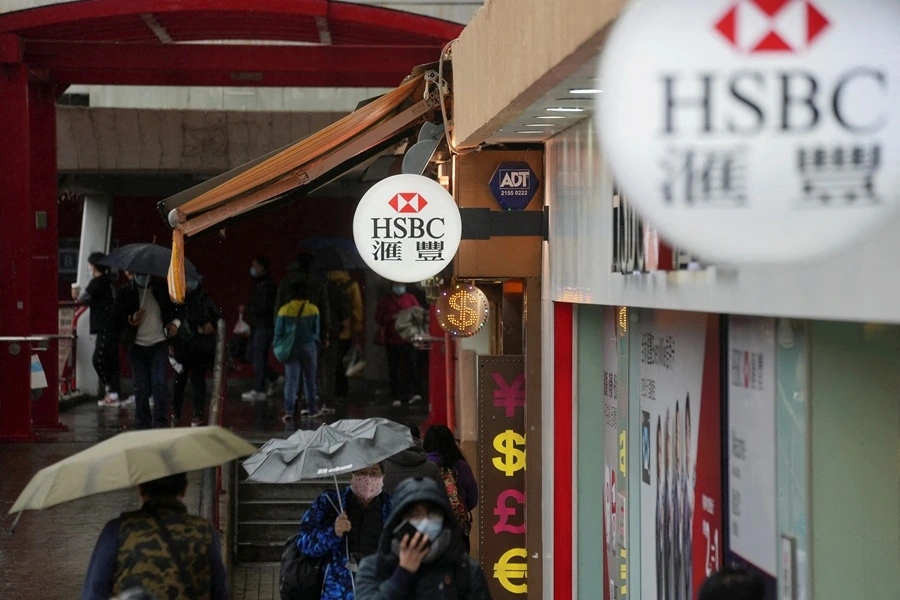 Người dân đeo khẩu trang sau khi dịch bệnh do virus corona (COVID-19) bùng phát tại HongKong. Ảnh: Reuters