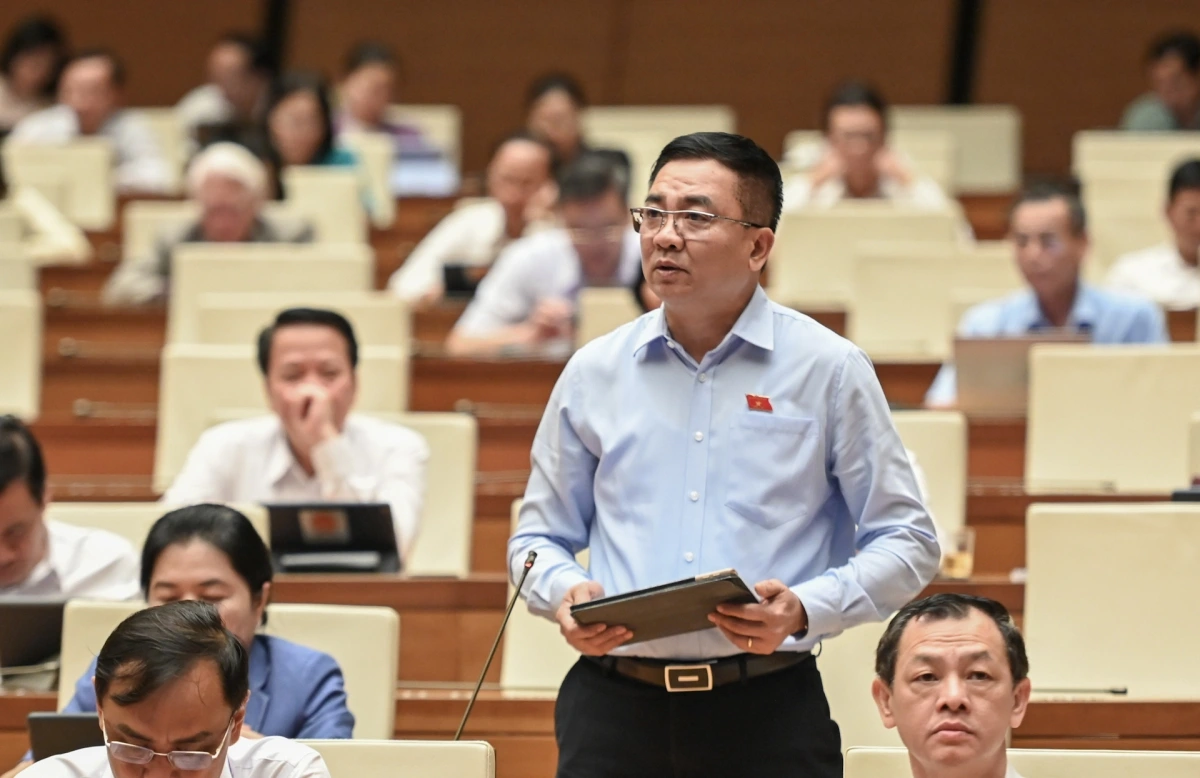 Đại biểu Quốc hội  thảo luận về Nghị quyết thí điểm cơ chế, chính sách đặc thù phát triển nhà ở xã hội.