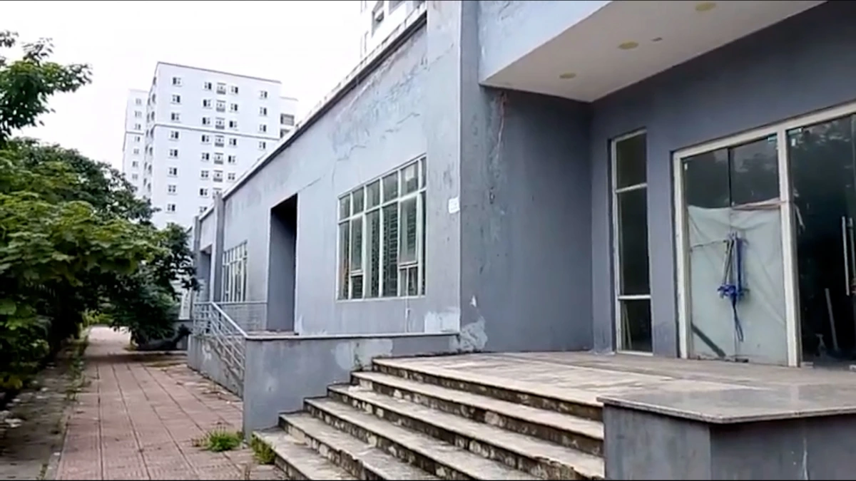Khu tái định cư Đền Lừ III quận Hoàng Mai, Hà Nội cũng bỏ hoang nhiều năm nay.