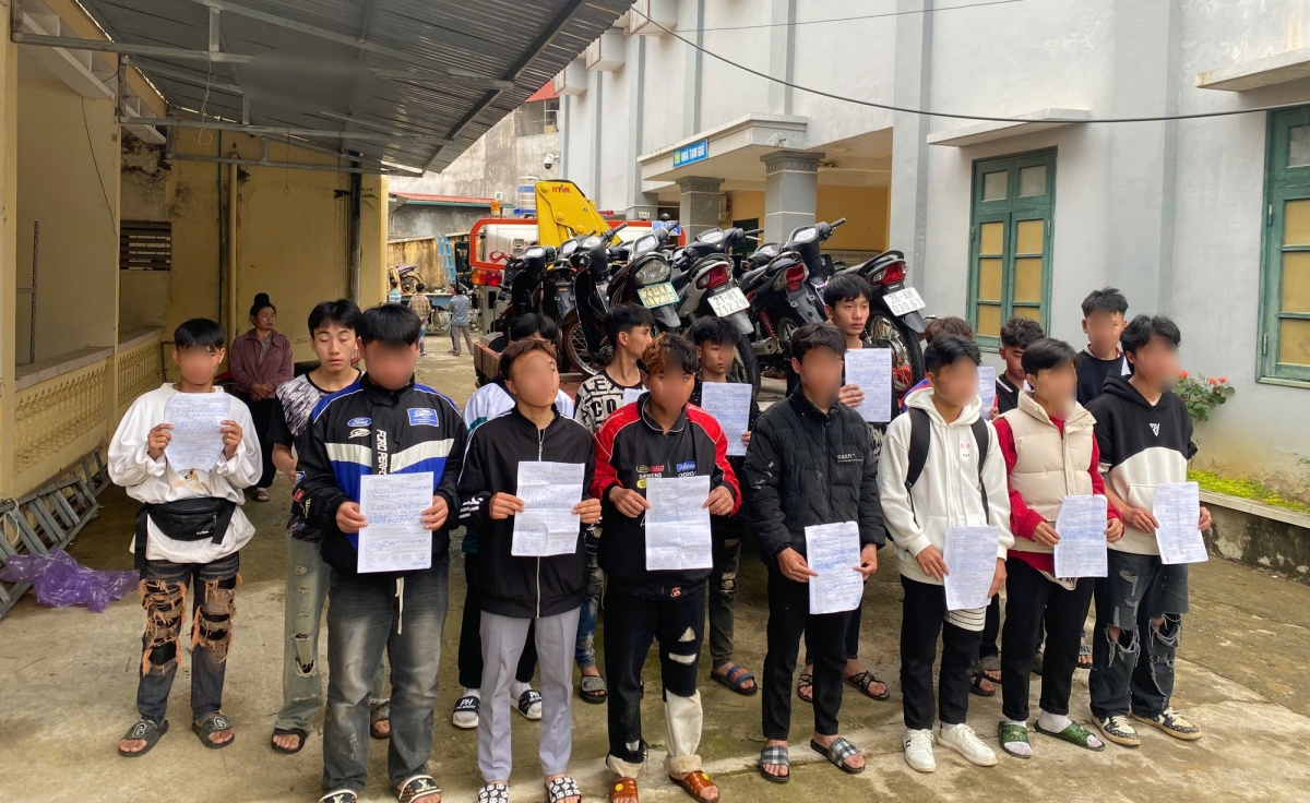 Nhóm thanh niên vi phạm