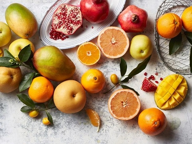 Xoài cùng một số loại trái cây quen thuộc khác ăn nhiều sẽ có hại cho gan. Ảnh: Healthline