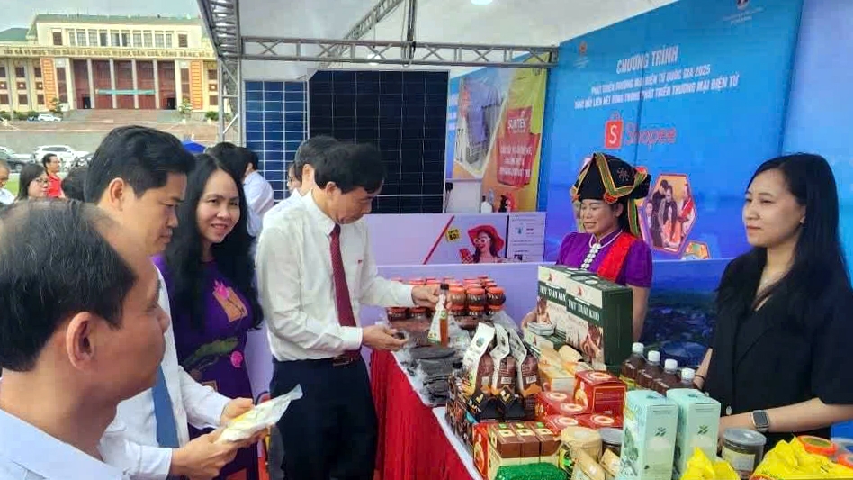 Việc ứng dụng công nghệ vào sản xuất, phân phối, tiêu thụ sản phẩm Vùng Trung du - Miền núi vẫn còn hạn chế do điều kiện hạ tầng, nhân lực và tập quán kinh doanh truyền thống - Ảnh minh họa: Moit