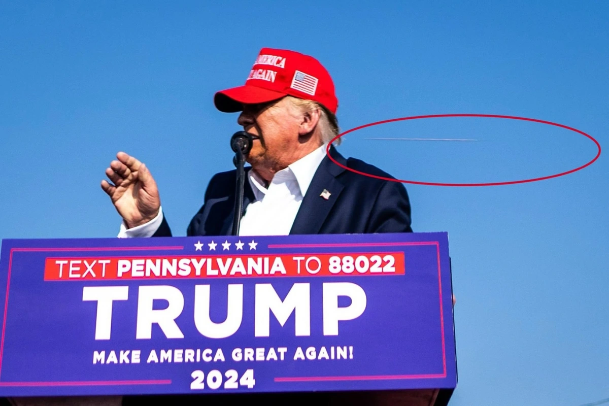 Bức ảnh viên đạn bay sượt qua tai ông Trump của New York Times (Ảnh: NYT)