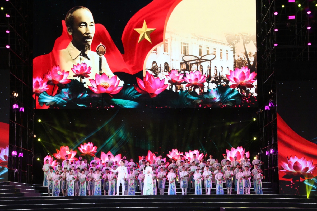 Một tiết mục trong Chương 1: Hồ Chí Minh - con đường thế kỷ Người đi. Ảnh: Bá Thăng.
