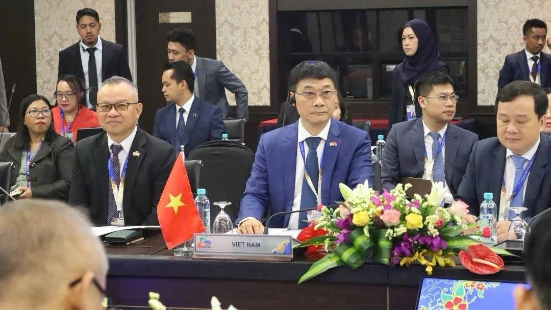 Phó Chủ tịch Quốc hội Vũ Hồng Thanh dự phiên họp