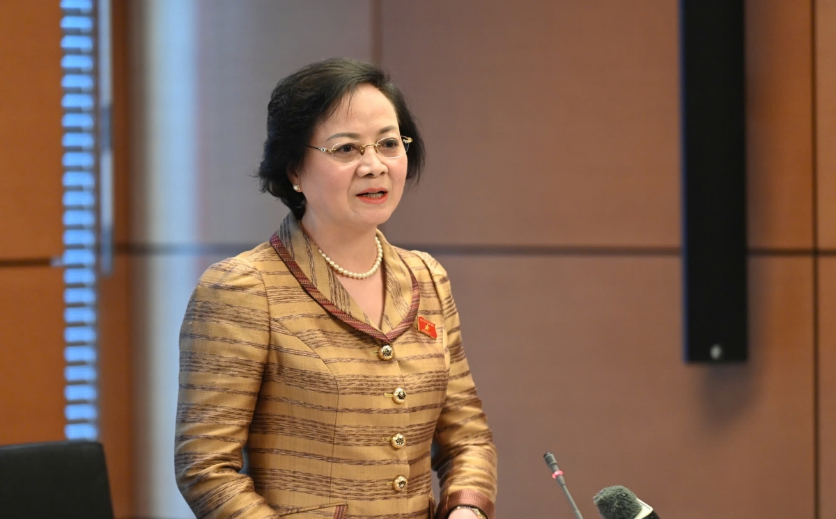 Bộ trưởng Bộ Nội vụ Phạm Thị Thanh Trà thảo luận tại tổ chiều ngày 7/5. (Ảnh: Phạm Đông)