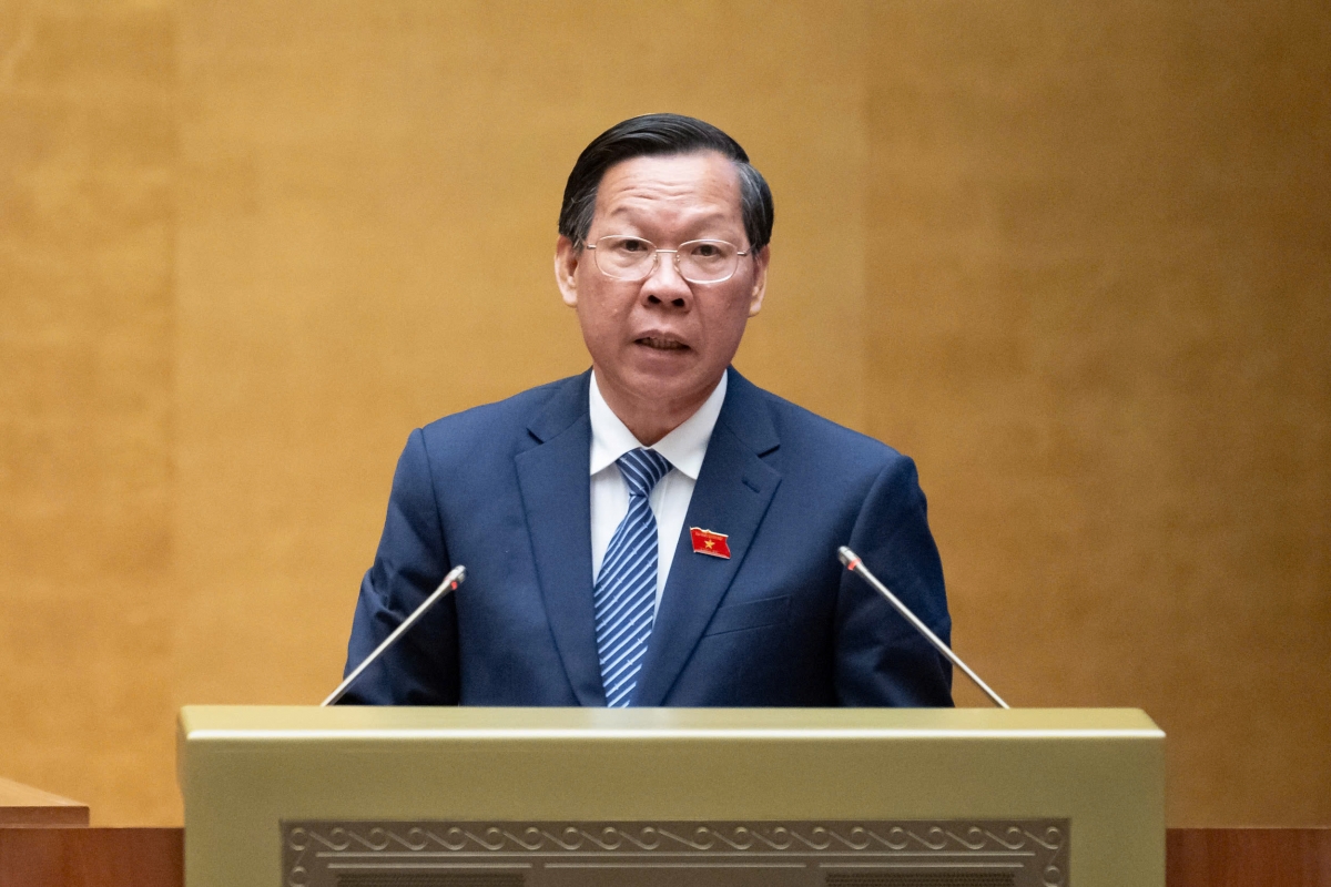 Chủ nhiệm Ủy ban Kinh tế và Tài chính của Quốc hội Phan Văn Mãi trình bày Báo cáo thẩm tra về đánh giá bổ sung kết quả thực hiện kế hoạch phát triển kinh tế - xã hội và ngân sách Nhà nước năm 2024; tình hình thực hiện kế hoạch phát triển kinh tế - xã hội và ngân sách Nhà nước những tháng đầu năm 2025. (Ảnh: Media Quốc hội)