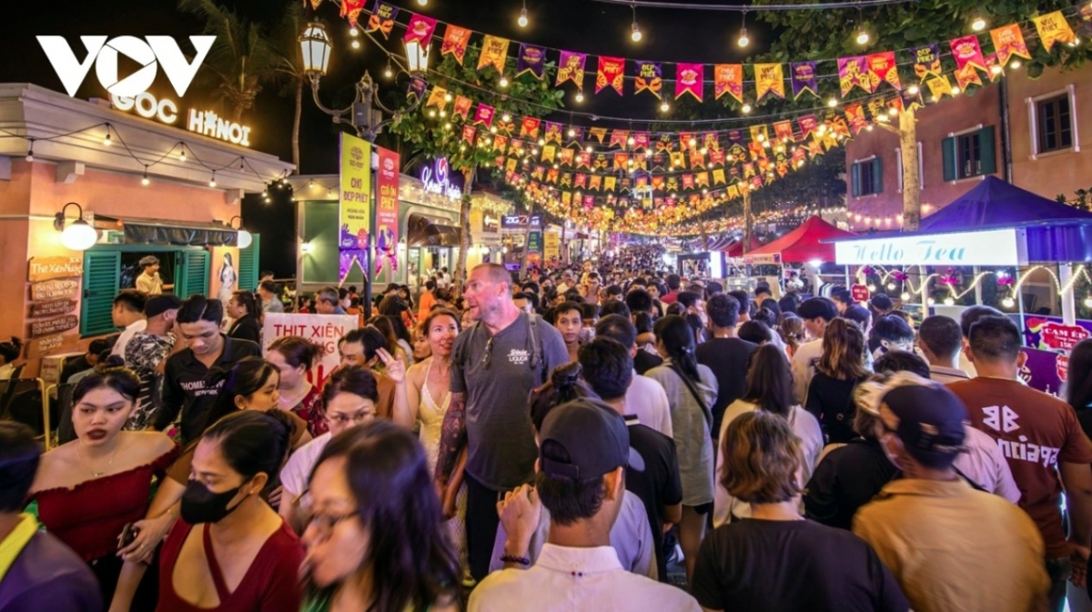 Phu Quoc night market is a popular stop for tourists