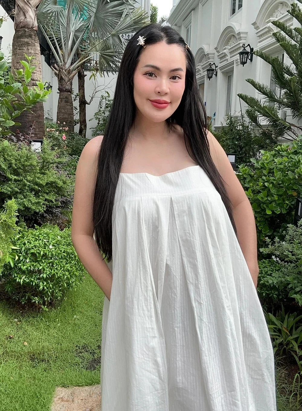 Hoa hậu Phương Lê cho biết cô mang thai tự nhiên sau khi kết hôn với nghệ sĩ Vũ Luân ở tuổi 46, hiện sức khỏe tốt, không bị mệt mỏi, ốm nghén.