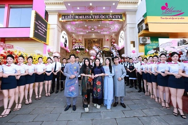  Ban lãnh đạo và đội ngũ nhân viên Mailisa Bảo Lộc sáng ngày khai trương