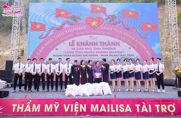 Lễ trao tặng 40 căn nhà tình thương Làng tình nghĩa Khánh Mailisa tại Cao Bằng