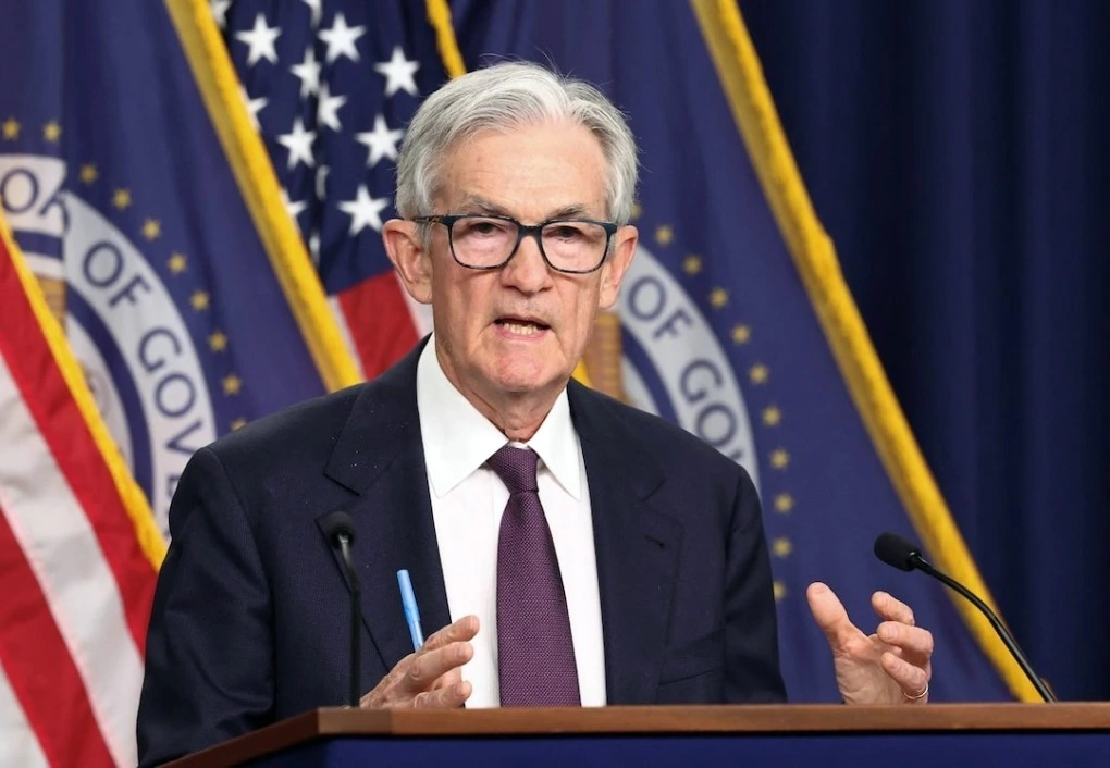 Chủ tịch Fed Jerome Powell trong cuộc họp báo ngày 7/5 - Ảnh: Reuters