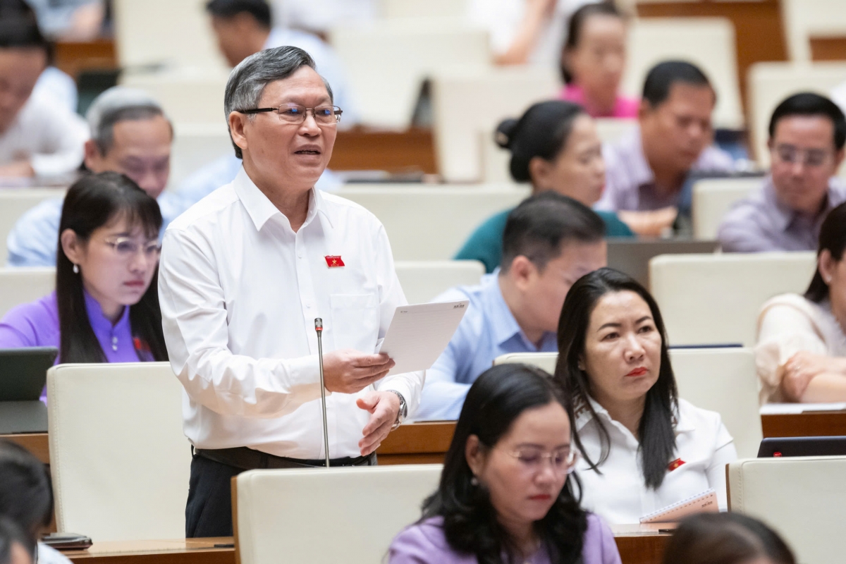 Đại biểu Tô Văn Tám (Kon Tum) phát biểu.