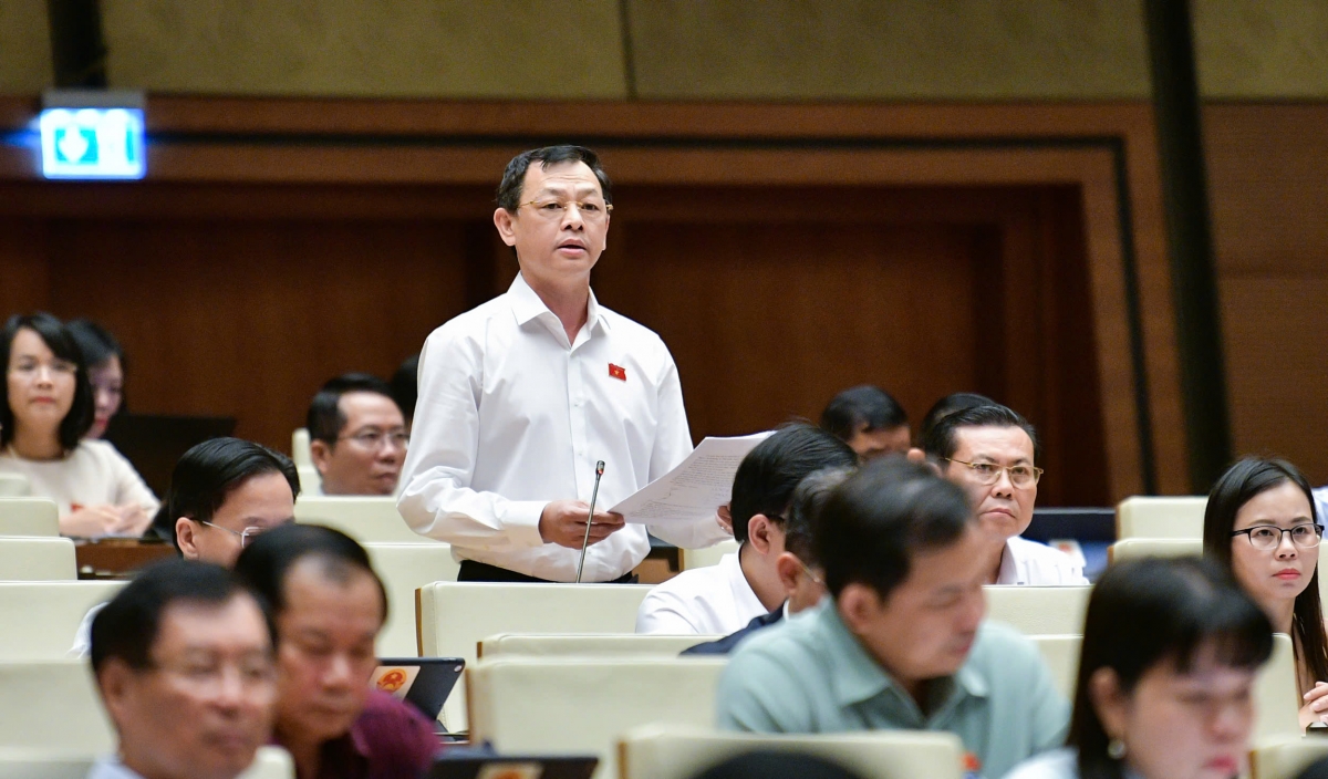 Đại biểu Nguyễn Trí Thức - Đoàn ĐBQH TP. Hồ Chí Minh nêu vấn đề về Luật Năng lượng nguyên tử (sửa đổi).