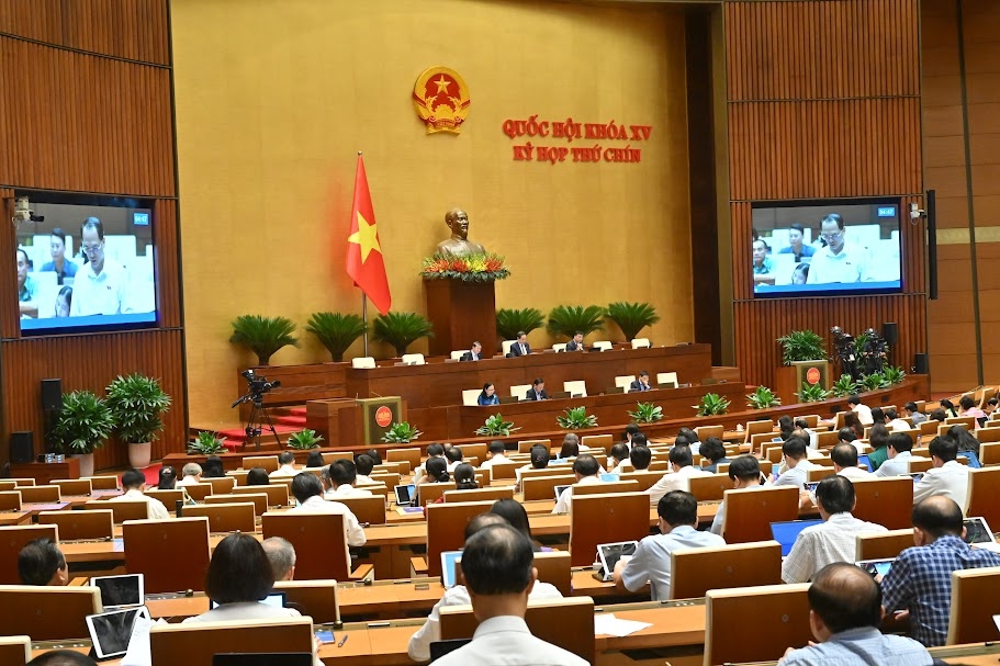 Quốc hội thảo luận tại Hội trường.