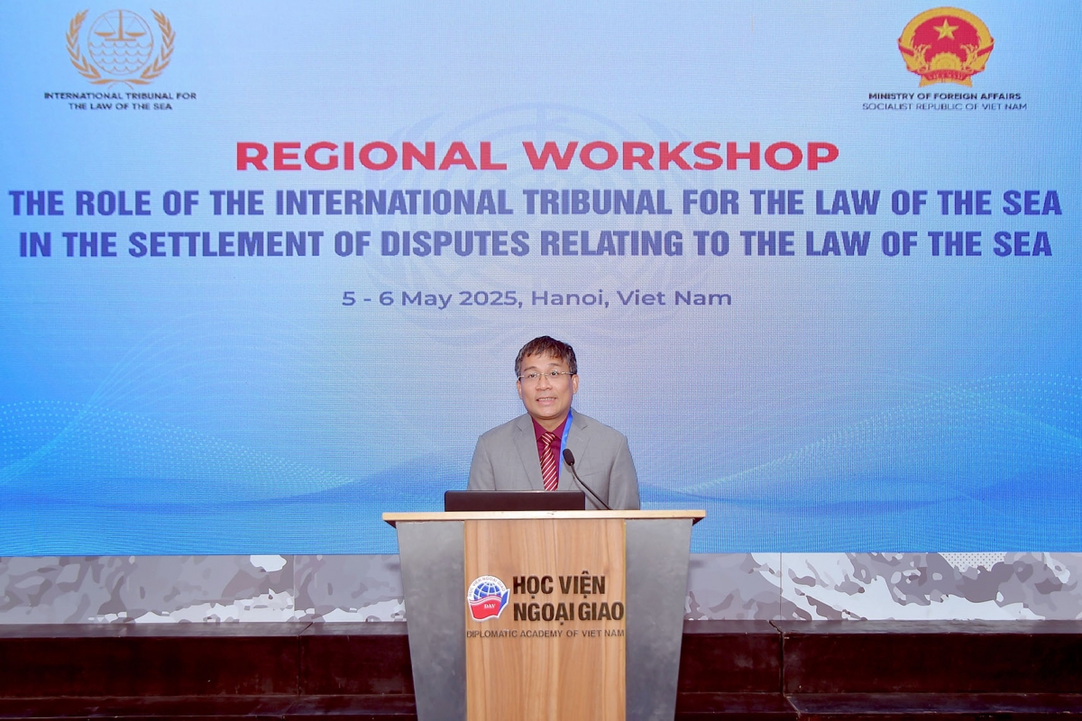 Thứ trưởng Thường trực Bộ Ngoại giao Nguyễn Minh Vũ phát biểu tại Hội thảo. Ảnh: Quang Hào