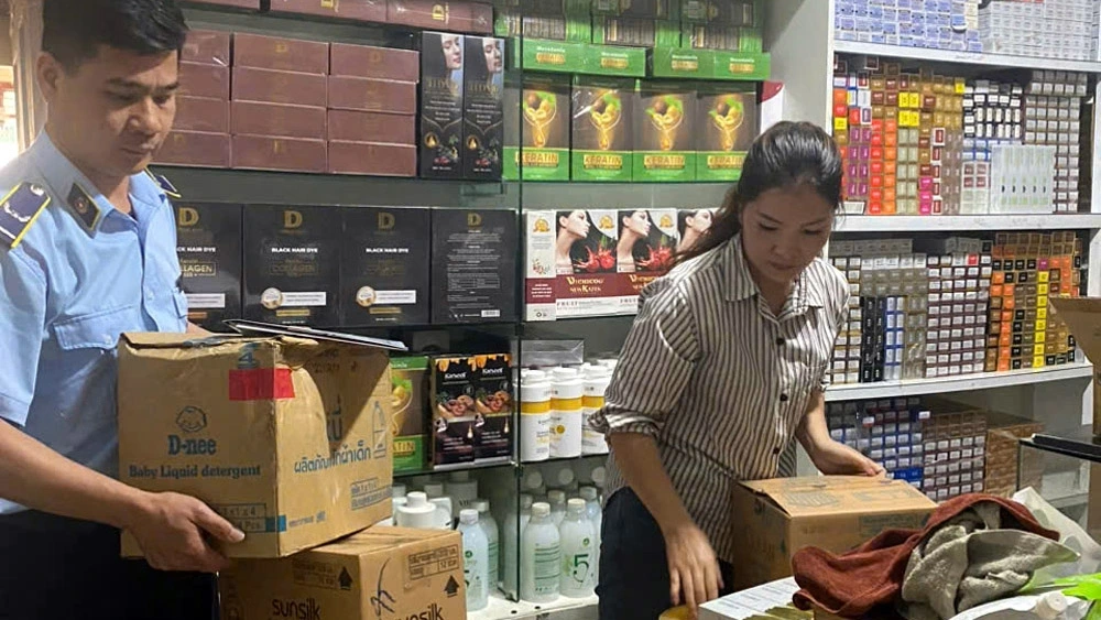Cơ quan thuế làm việc ngay với các doanh nghiệp, nhà cung cấp giải pháp phần mềm hóa đơn điện tử khởi tạo từ máy tính tiền để có giải pháp cung cấp miễn phí phần mềm, cắt giảm chi phí lập hóa đơn điện tử cho các cơ sở kinh doanh, đặc biệt là hộ, cá nhân kinh doanh, từ đó hỗ trợ thực chất, hiệu quả doanh nghiệp nhỏ, siêu nhỏ và hộ kinh doanh - Ảnh minh họa: KT