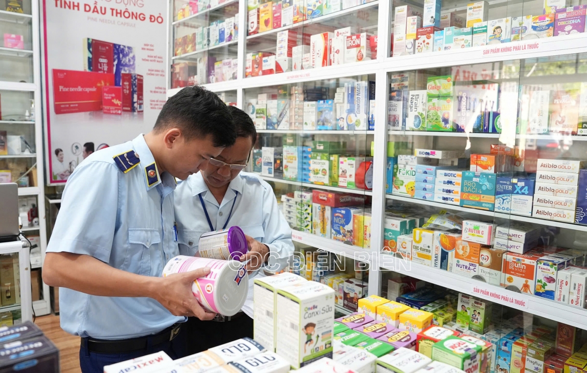 Qua kiểm tra, nhiều cơ sở không xuất trình được giấy tờ chứng minh nguồn gốc, xuất xứ sản phẩm. Ảnh CDC Điện Biên.